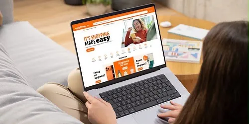 Stelios, easyJet ile havayolu sektörünü ele geçirmişti. Şimdi de online alışveriş devlerine meydan okuyor